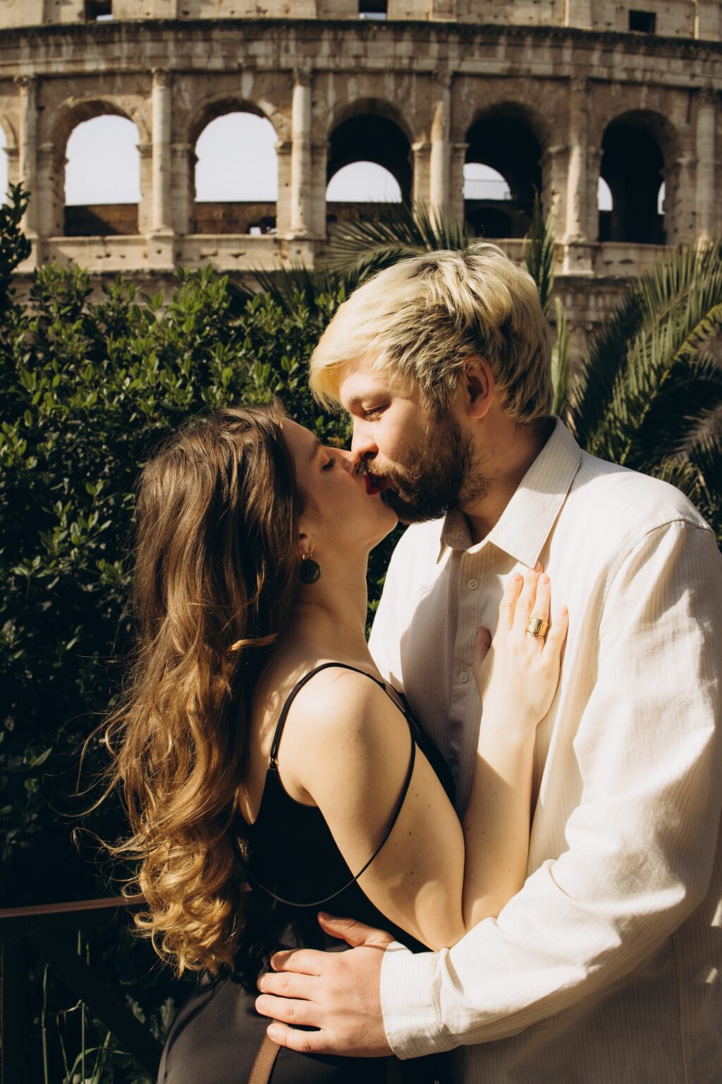 Couple kissing in the garden by the Colosseum