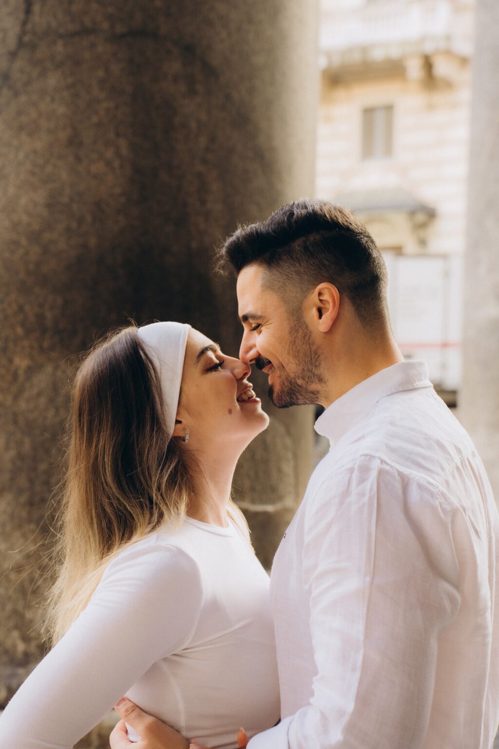 Couple under the Pantheon portico on a rainy morning