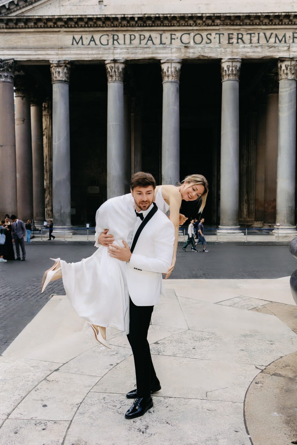 Groom dipping the bride in front of the Pantheon portico