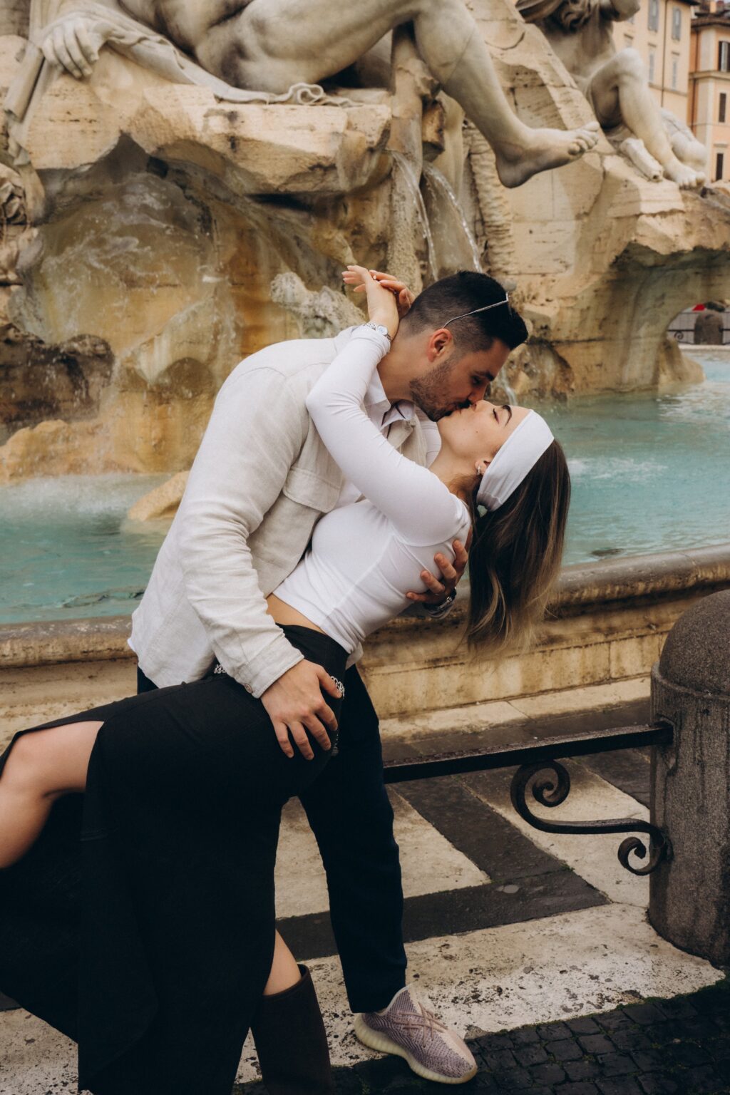 A kiss at the Fountain of the Four Rivers, Piazza Navona